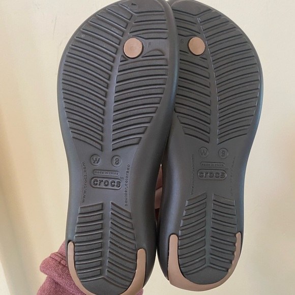 Women’s Size 8 Crocs Sexi Flip Brown Minimalist T-Strap Slingback Sandals - Picture 4 of 6